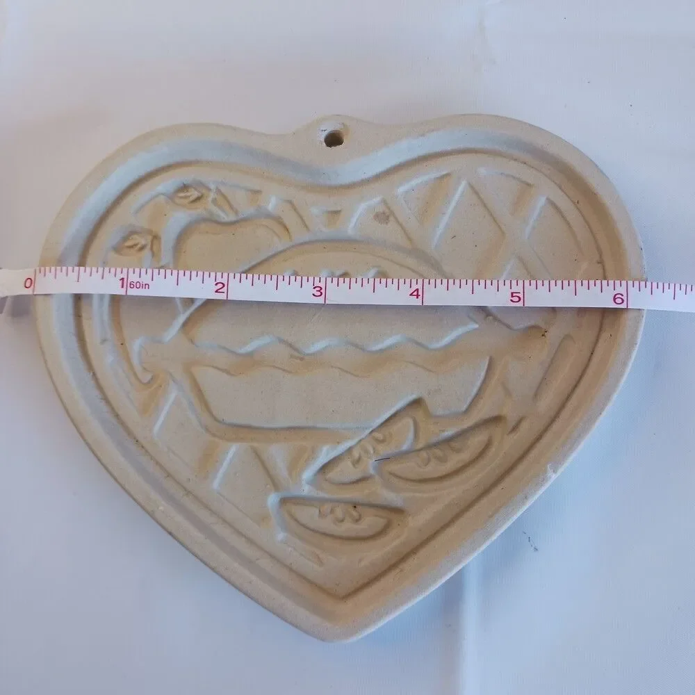 Two Pampered Chef Family Heritage Winter Wreath Welcome Home Heart Cookie Molds